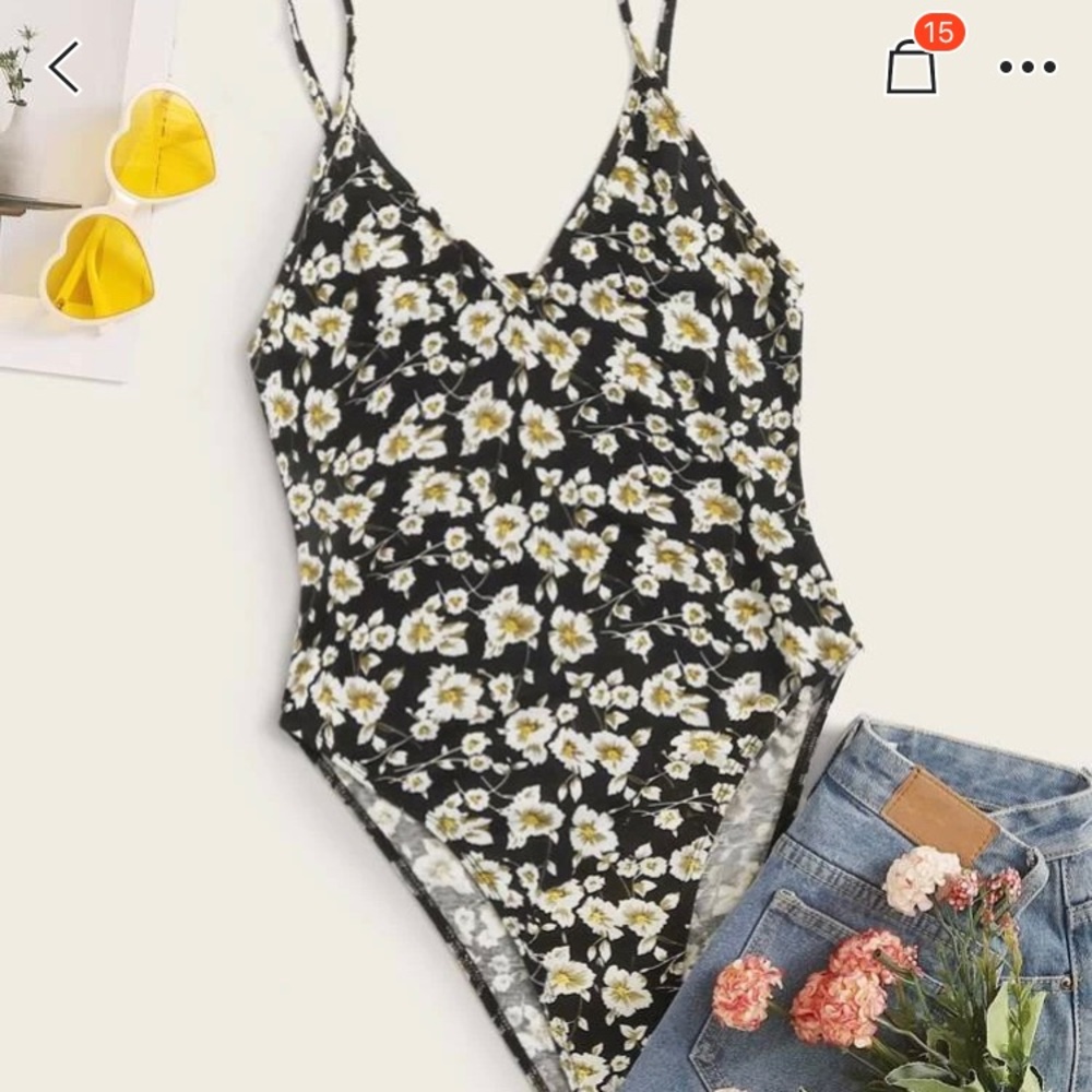 Floral print bodysuit.